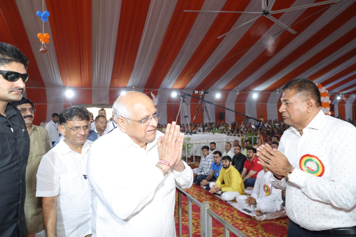 mkaswalabjp's tweet photo. જય શ્રી કૃષ્ણ

સાવરકુંડલા તાલુકાના અમૃતવેલ સ્થિત શ્રી ખોડિયાર માતાજી મંદિર ખાતે આયોજિત શ્રીમદ્‌ ભાગવત્ સપ્તાહ પારાયણમાં મુખ્યમંત્રી શ્રી ભૂપેન્દ્રભાઇ પટેલ સાથે ઉપસ્થિત રહેવાનો અવસર પ્રાપ્ત થયો. https://t.co/FLBIheTAB0
