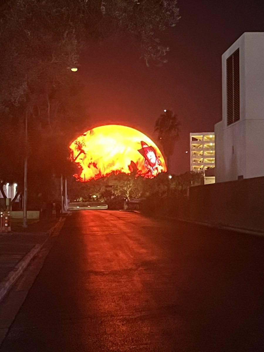 Stemmelokalerne er lukket - også selvom den virtuelle sol aldrig går ned i Navada, hvor jeg har brugt dagen på at observere valget. Nu mangler bare det færdige resultat. Det skal jeg ikke kloge mig på her, men vil alligevel sige: “It’s the economy, stupid”! #dkpol