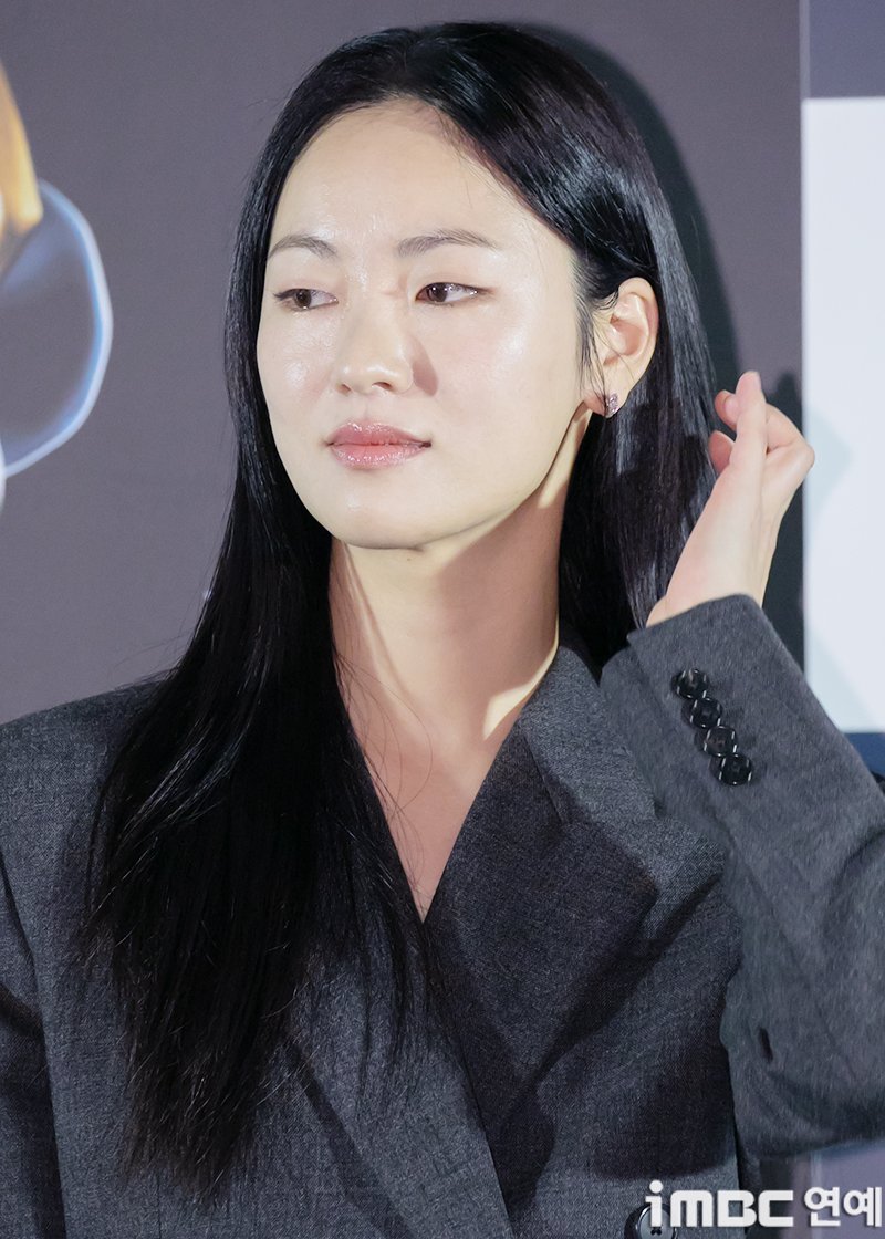 [포토] 전여빈, 분위기 넘치게 
#BDA_청룡영화상
#전여빈 #JeonYeoBeen 
#핸드프린팅_241106 iMBC 직찍]

배우 전여빈이 6일 오후 서울 여의도CGV에서 열린 ‘제45회 청룡영화상’ 핸드프린팅 행사에 참석해 포즈를 취하고 있다.

⬇️고화질 Click Plz⬇️
adenews.imbc.com/M/Detail/436061