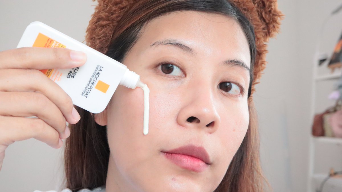 nursejk_'s tweet photo. กันแดดตัวดังของ La Roche-Posay นางอัปเกรดสูตรใหม่จ้าาา ☀️
〰️ กันแดดได้ครอบคลุมมากขึ้น ปกติกันแดดทั่วไปสามารถปกป้องได้ถึง 380 นาโนเมตร ลาโรชเค้ามีเทคโนโลยี Mexoryl 400 สามารถช่วงปกป้องผิวจาก Ultra-Long UVA ที่มีช่วงความยาวคลื่น 380 ถึง 400 นาโนเมตร ซึ่งอันตรายกว่าและสามารถทำร้ายผิวหนังได้ลึก
〰️ ปกป้องผิวจากอินฟราเรด ฝุ่น และมลภาวะ
〰️ เนื้อเกลี่ยง่าย ไม่เป็นคราบ
〰️ บางเบา ไม่เหนอะหนะ
〰️ กันน้ำ กันเหงื่อ 
〰️  ปกป้องผิวจากฝ้าแดด ริ้วรอย ผิวหมองคล้ำ

อันนี้สูตรผิวธรรมดานะ แต่เราผิวผสมใช้แล้วยังรอด สบายผิวสุดๆ 

#กันแดดยืนหนึ่งจบถึงUltraLongUVA #LarocheposayTH