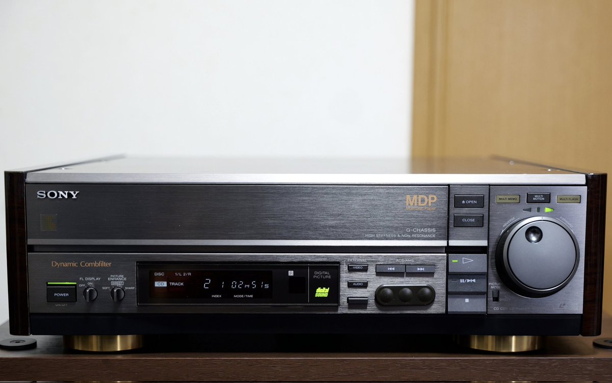 MDP-999、電源トランスを3個も積んでいて凄い仕様… LD用とCD用で別の