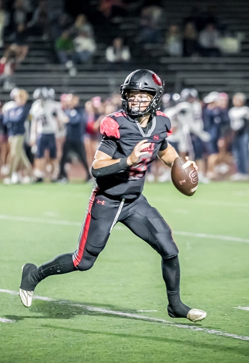 Regular Season Highlights:
(Onto Playoffs)

Passing: 2025 YDS 22 TDS
Rushing: 1735 YDS 29 TDS

hudl.com/v/2Q4A9T