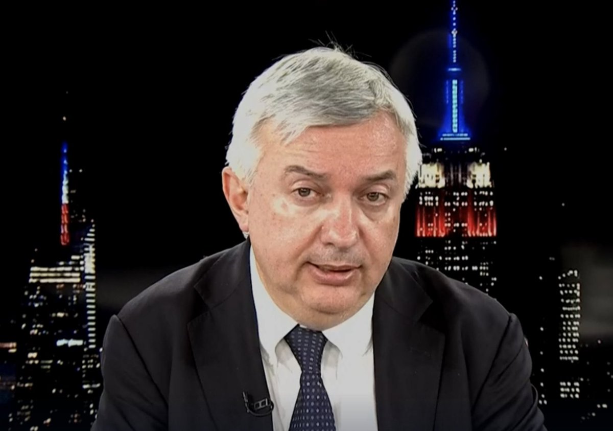 Molinari è la versione elegante del ramarro dei Sofficini.
[<a href="/VelocciaGio/">Giorgio Veloccia</a>]