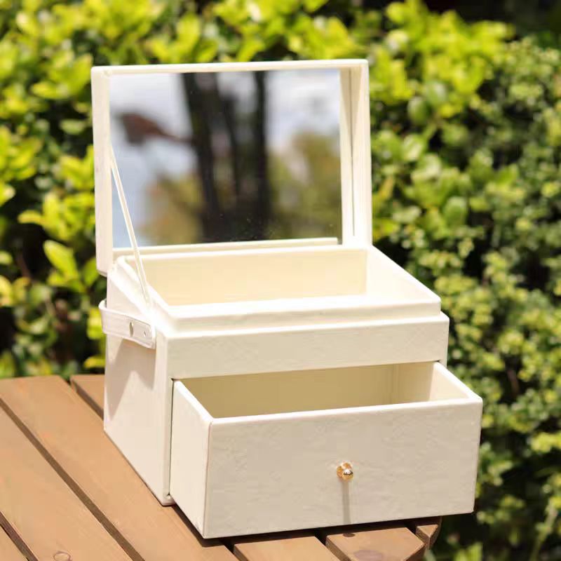jialanpackage's tweet image. 💥Jialan Package Wedding Hot Sale High-end Flocked Leather Portable Cosmetic Box Customized Wholesale，Size：15.5*21.5*16
✅Moq：200pcs in stock，1000pcs can customize
🌐Video website：jialanpackage.com
📩Email：sales2@jialanpackage.com
#weddingboxes #weddinggiftbox