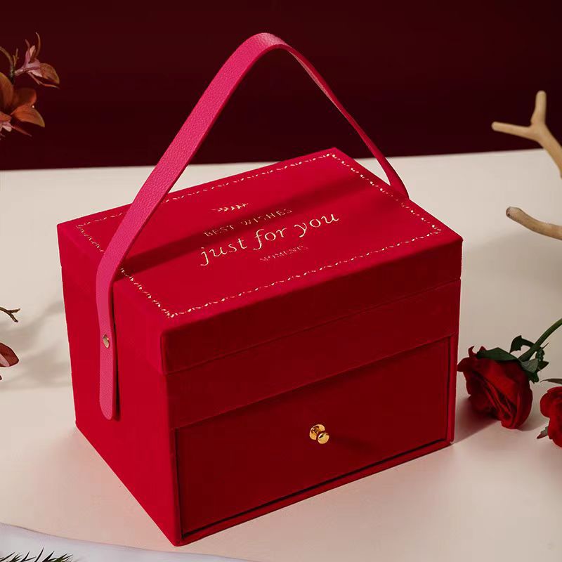 jialanpackage's tweet image. 💥Jialan Package Wedding Hot Sale High-end Flocked Leather Portable Cosmetic Box Customized Wholesale，Size：15.5*21.5*16
✅Moq：200pcs in stock，1000pcs can customize
🌐Video website：jialanpackage.com
📩Email：sales2@jialanpackage.com
#weddingboxes #weddinggiftbox