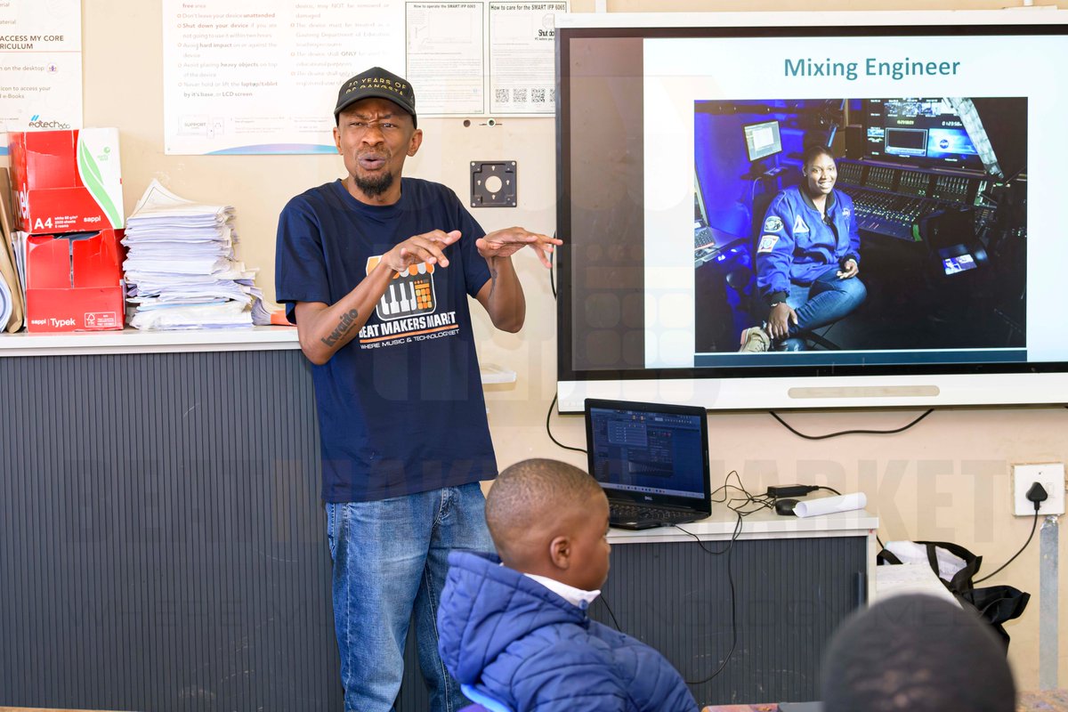 BeatMakersHome's tweet photo. 📸 The #BeatMakersMarket team recently hosted an exciting Beat Making workshop at Bree Primary School in Johannesburg - schooling the next generation about the endless possibilities in the world of music and technology 🤓🎹📚

#BeatMakersMarket2024 #Beats #MusicProduction https://t.co/AHiGJkPOLX