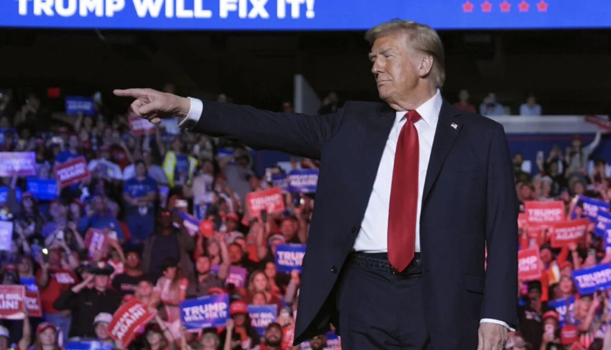 Weltwoche's tweet photo. «Goldenes Zeitalter für Amerika»: Donald #Trump2024  erklärt sich zum #Wahlsieger und verspricht den Beginn einer neuen Ära. Er werde den #USA helfen, «wieder gesund zu werden» – Redaktion

https://t.co/UEaKzEFRH4 https://t.co/OTLvSxLxCz