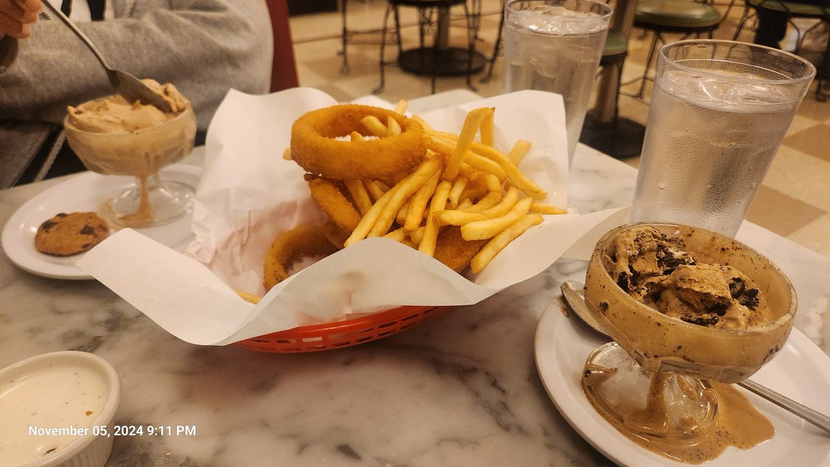 jonathanfleming's tweet photo. At #fentons having early election victory fries and ice cream. Goodbye @MayorShengThao and Pamela Price. We are keeping #fentons open and getting rid of Y'all. https://t.co/2JMPxyskjN