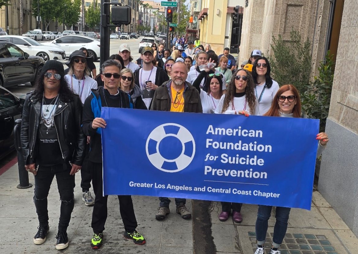 slashsydney's tweet photo. @slash  raising awareness of Suicide prevention.
Remembering stepdaughter Lucy Bleu Knight. Credit Meegan Hodges https://t.co/KPJTvFDb0F