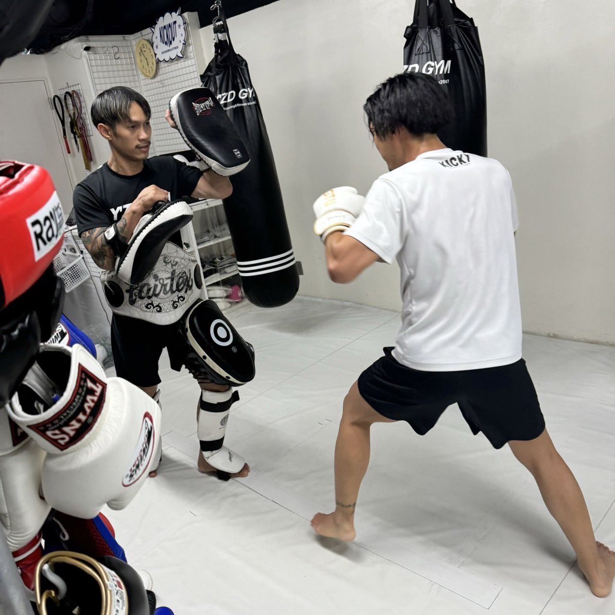 japankickboxing's tweet photo. 今年３月に念願の王座を獲得。
挑戦者決定戦を制した新鋭を迎え
初防衛戦に臨む。
「防衛して初めてチャンピオン」
この言葉を聞いて生きてきた。

JKAフェザー級チャンピオン 
皆川裕哉インタビュー

https://t.co/0meRzu4JW3 https://t.co/kXBKBUViGZ