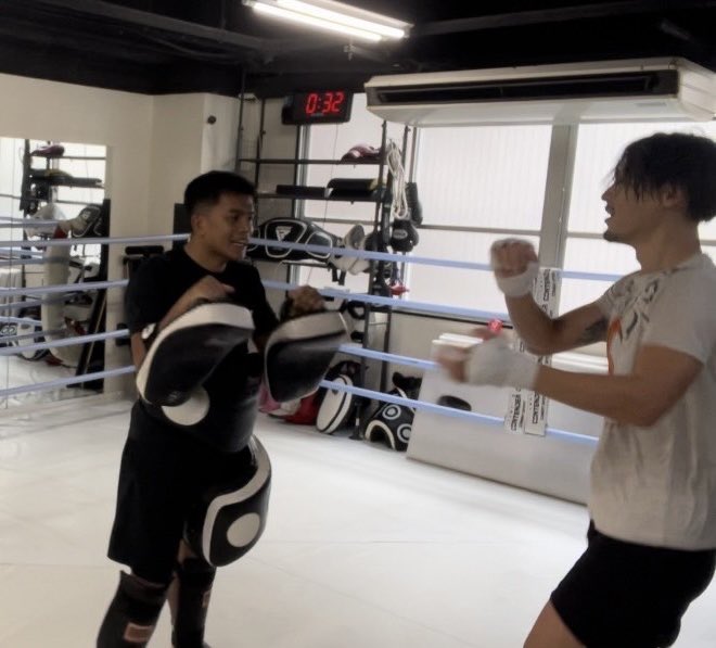 japankickboxing's tweet photo. 今年３月に念願の王座を獲得。
挑戦者決定戦を制した新鋭を迎え
初防衛戦に臨む。
「防衛して初めてチャンピオン」
この言葉を聞いて生きてきた。

JKAフェザー級チャンピオン 
皆川裕哉インタビュー

https://t.co/0meRzu4JW3 https://t.co/kXBKBUViGZ