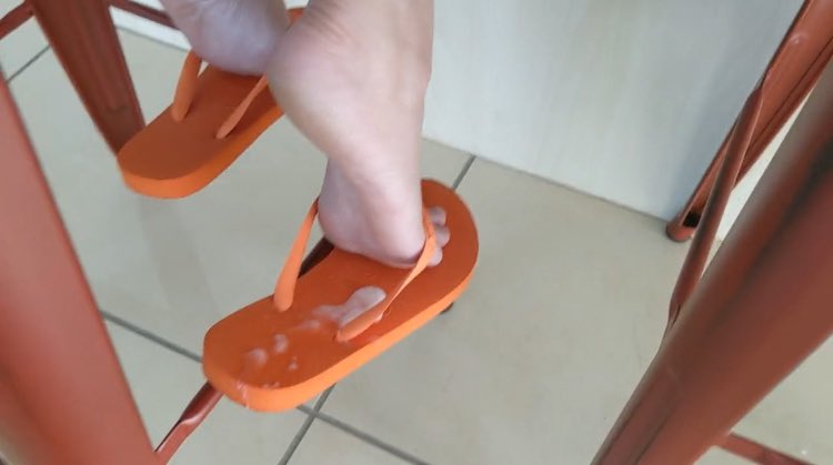 CreamyAdell's tweet photo. Hot Cum on my Flip Flops❤️
#FlipFlips #FeetFetish #FootFetish #SexyFeet #Soles #CumonFlipFlops
@clips4sale https://t.co/cLP90oaWra