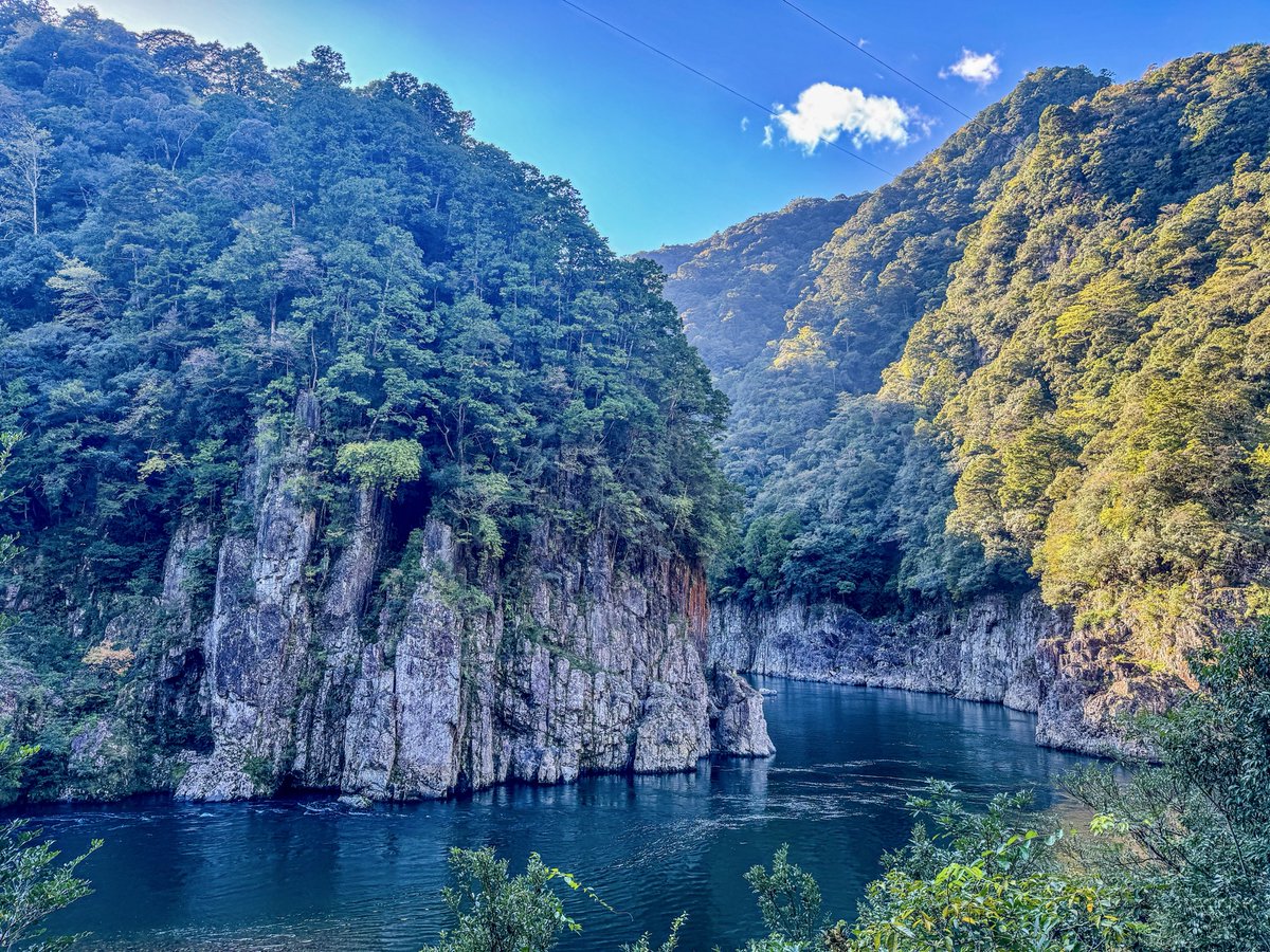 zeCrlRTIv3CM5Cd's tweet photo. 奈良三重和歌山の三県境
#R169
#瀞峡 https://t.co/s5Hrmr2vhd