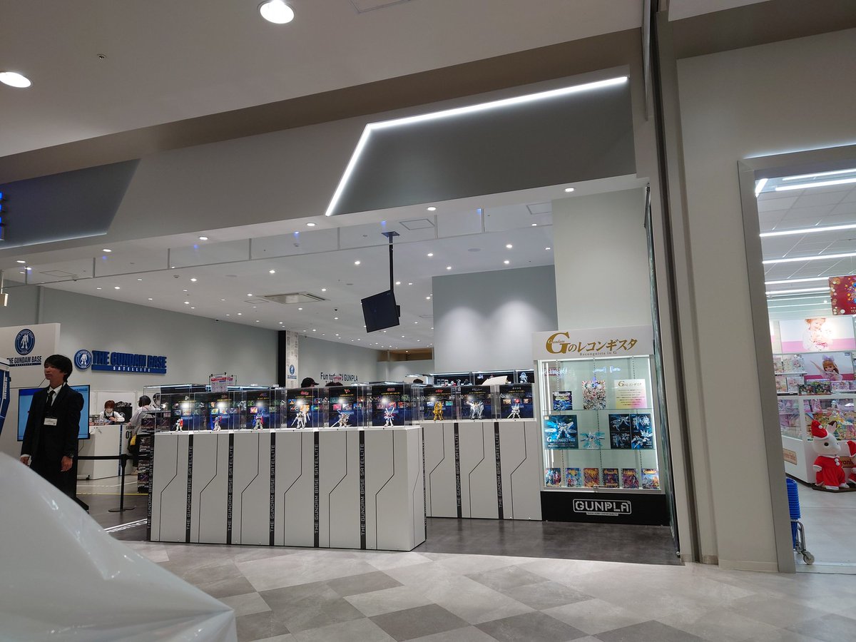 SCRchihaya72's tweet photo. 今日はこの前オープンしたガンダムベース広島へ行ってみた！
先月からガンダム関連でやたら出かけてる気がする……w https://t.co/BrAX14ODEq