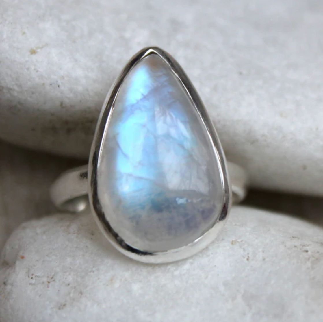 :: Rainbow Moonstone :: 
Divine Feminine Energy | Aura Protection | Psychic Abilities