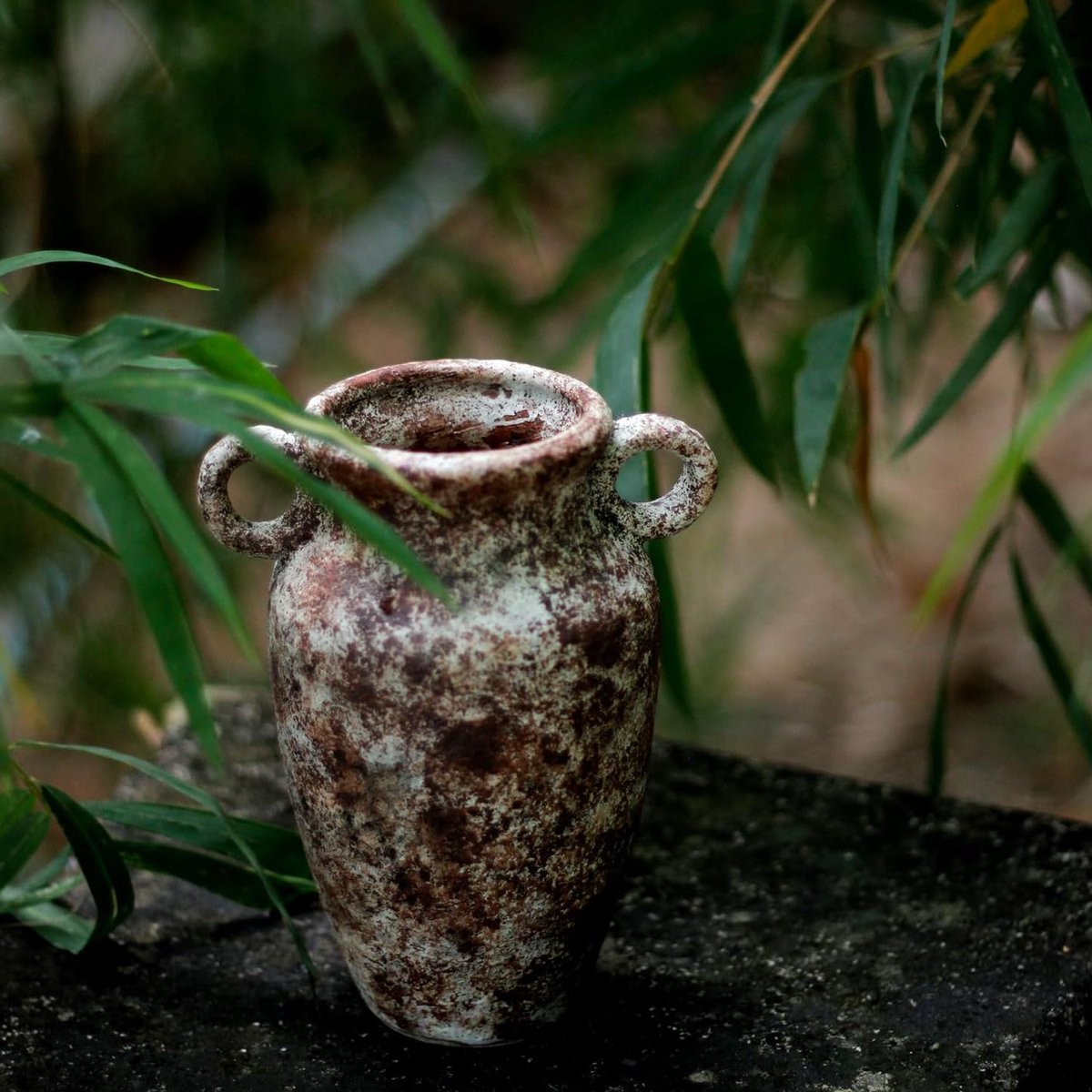 Pankesum's tweet image. Handcrafted with an earthy finish, this ceramic vase brings a natural touch to any space. Simple, rustic, and timeless. 🏺 #HandcraftedCeramics #RusticHomeDecor #CeramicVase  #ArtisanHomeGoods #NaturalFinish #TimelessDesign #HomeDecorInspiration #CeramicArt #DecorTrends