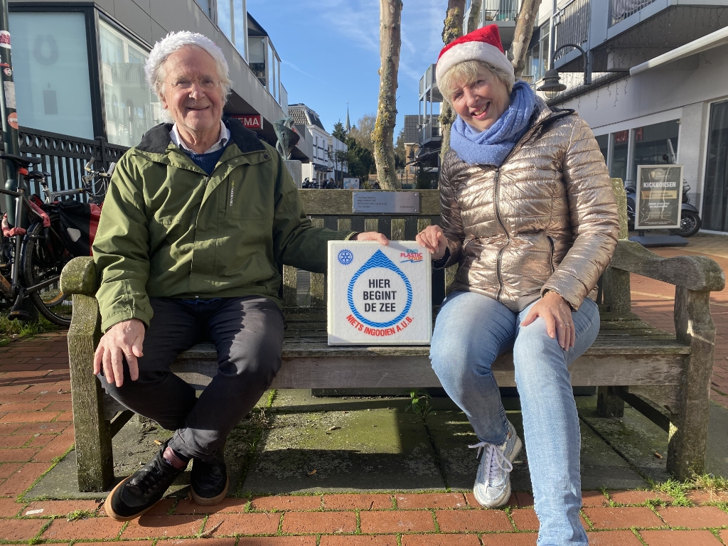 Rotary start tegelactie tegen zwerfafval in Gooise Meren -  gooisemerennieuws.nl/l/345777