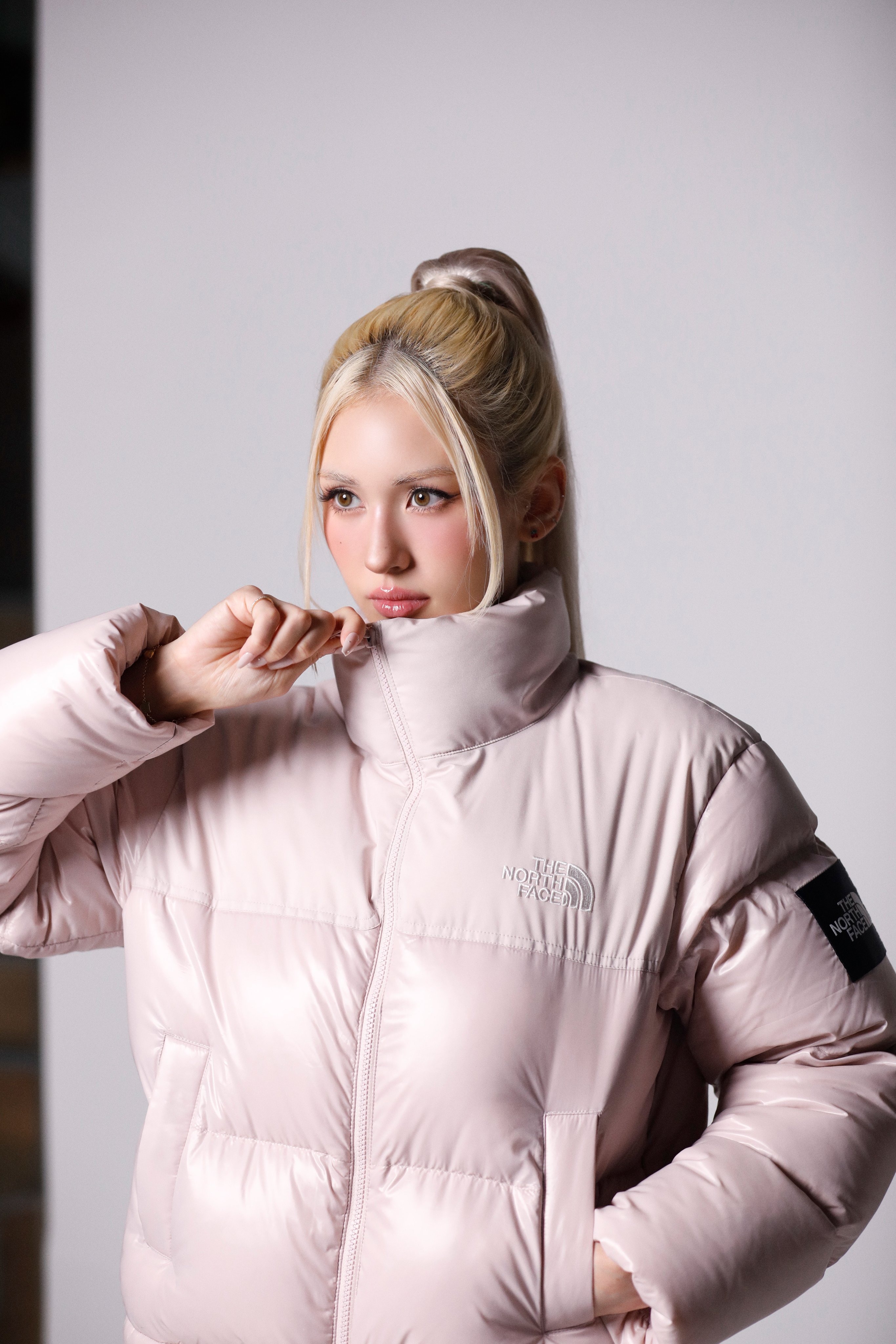 GbriqM2bMAAGa5k?format=jpg&name=4096x4096