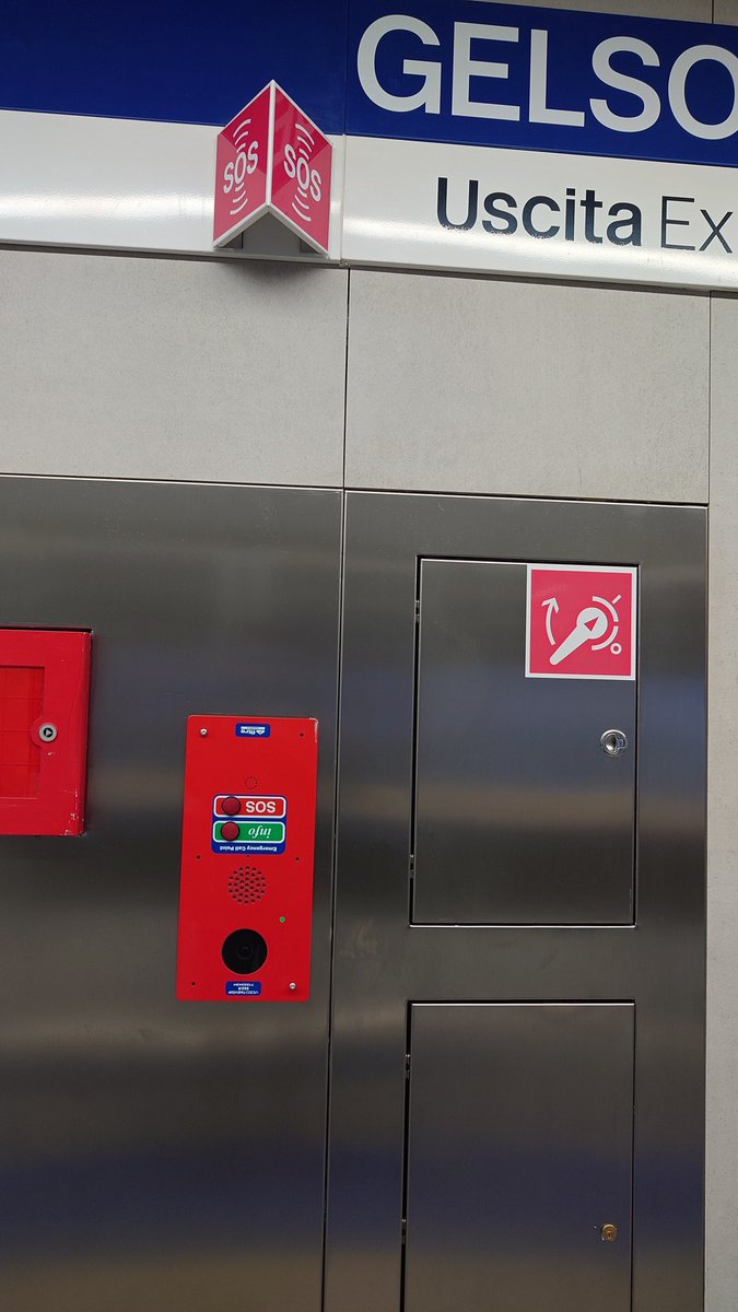 MeloniDavide73's tweet photo. @atm_informa Buongiorno.
Volevo segnalare che nella fermata Gelsomini, direzione Linate, è stata installata al contrario la postazione SOS.
Allego la foto https://t.co/AYNqBwBS0x