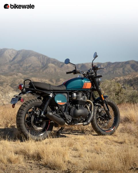 BikeWale's tweet photo. #RoyalEnfield has launched the #Bear650 in India and it is priced at Rs. 3.39 lakh (ex-showroom, Delhi). It is based on the existing Interceptor 650 but is a more off-road capable motorcycle and Royal Enfield’s middleweight scrambler offering.
#royalenfieldbear650 #bwlaunch https://t.co/1LFrt9BvM1
