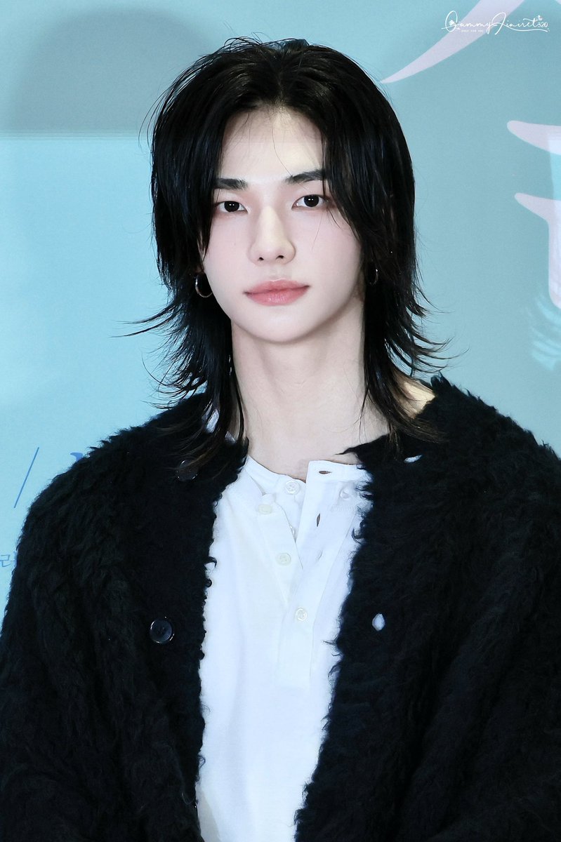 이 얼굴 뭐냐 진짜 ? 아 구라치지 말아봐