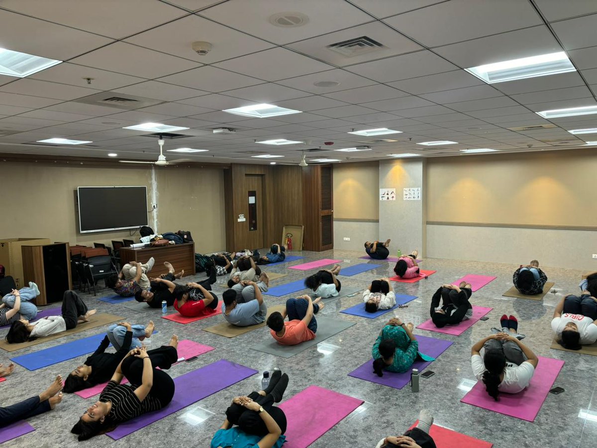 MumbaiKdham's tweet photo. From Jul to Nov, students participated in multiple batches, embracing the fundamentals of yoga for holistic growth.
#kaivalyadhamamumbai #yogafoundationcourse #yogabasics #yogastudent #yogaknowledge #yogalearning #fundamentalsofyoga #yogainstitute https://t.co/O1UjwntV6O