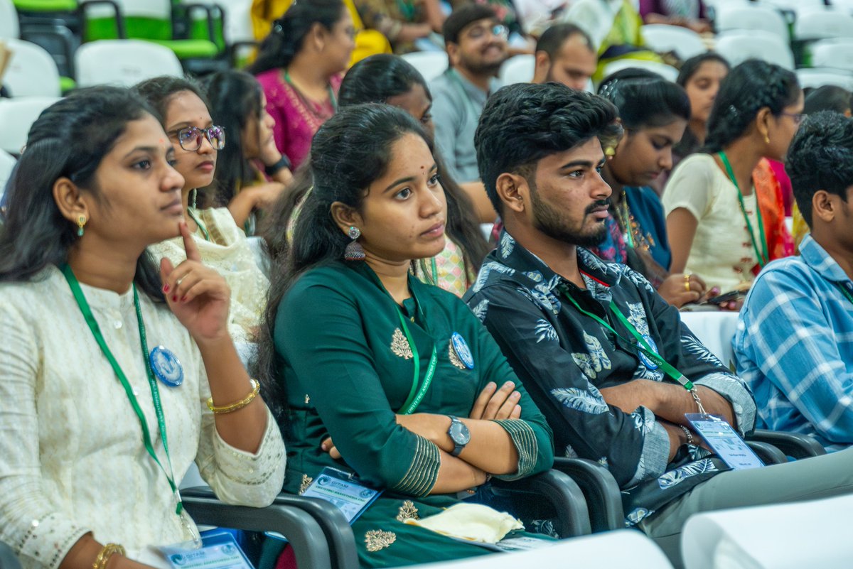 GITAM_msr's tweet image. The 𝘿𝙚𝙥𝙖𝙧𝙩𝙢𝙚𝙣𝙩 𝙤𝙛 #𝘼𝙣𝙖𝙚𝙨𝙩𝙝𝙚𝙨𝙞𝙤𝙡𝙤𝙜𝙮 at #GIMSR recently hosted a 𝘾𝙈𝙀 that brought together 𝙚𝙭𝙥𝙚𝙧𝙩𝙨, 𝙚𝙨𝙩𝙚𝙚𝙢𝙚𝙙 𝙛𝙖𝙘𝙪𝙡𝙩𝙮, 𝙖𝙣𝙙 𝙚𝙖𝙜𝙚𝙧 #𝙢𝙚𝙙𝙞𝙘𝙖𝙡 𝙧𝙚𝙨𝙞𝙙𝙚𝙣𝙩𝙨.
@GITAMUniversity 
.
#cme #medicaleducation #healthcare