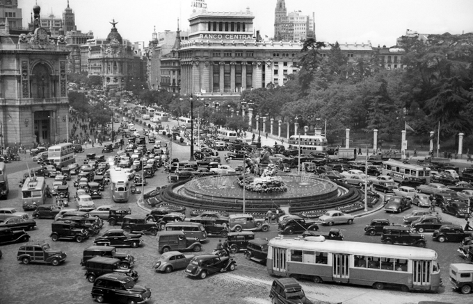 Atascazo en la Plaza de Cibeles en 1955.