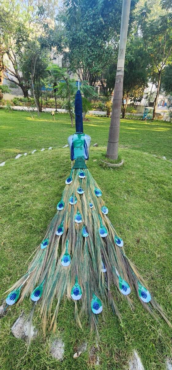 SwachhBharatGov's tweet photo. From scrap to spectacular! 
 
SafaiMitras in Turkayamjal, Telangana showcase an inspiring example of turning waste into art by creating a beautiful peacock sculpture from an old bike oil tank, iron rods, spoons, and other scrap materials! 🦚♻️ 
#WasteToArt #SwachhBharat https://t.co/lmwGCukU4K
