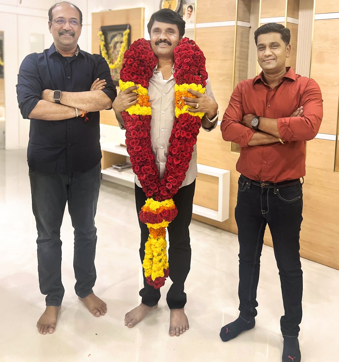 Thank you #GNAnbuchezhian Sir, your support has been of great value in the journey of #Amaran
<a href="/gopuramfilms/">Gopuram Films</a> <a href="/Gopuram_Cinemas/">Gopuram Cinemas</a> 

#AmaranMajorSuccess #MajorMukundVaradarajan 

#KamalHaasan #Sivakarthikeyan #SaiPallavi #RajkumarPeriasamy
 
A Film By <a href="/Rajkumar_KP/">Rajkumar Periasamy</a> 

<a href="/ikamalhaasan/">Kamal Haasan</a>