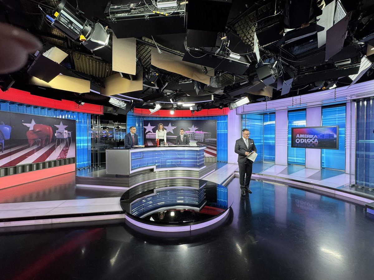 Pričenjamo s posebno oddajo Amerika odloča. POP TV 7.30.
