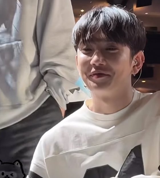 hngsy_'s tweet photo. he is so bilog 😭😭😭 https://t.co/RekoxbssGT