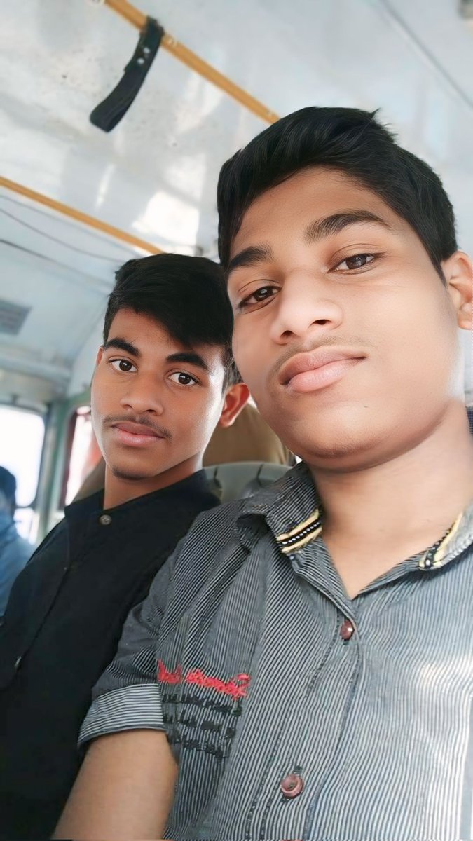SrkRehan36713's tweet photo. This is my brother, we were going for a walk in the bus so I took the photos #brother @iamsrk @asmasun01 @BrijwaSRKman @digitalhunt247 @Maria6506142818 @ShahRukhKhan_FC @SrkRehan29829 @SRKUniverse @trollsrkhaters5 @teamsrkfc https://t.co/fdmjAr90Ek