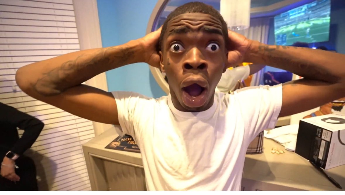 HOLY SHIT DONALD TRUMP IS PRESIDENT AGAIN WTF IS HAPPENING