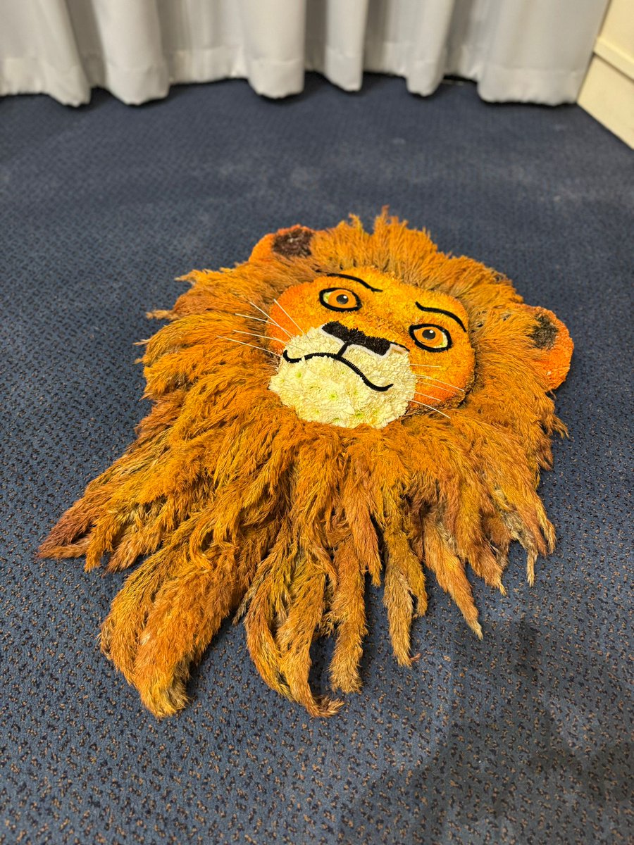 BCM_Funerals's tweet photo. A great floral tribute for Simon yesterday as he loved The Lion King. An amazing piece of work from the florist,definitely one of the best we've seen in a while #Flowers #floral #tributes #florist #carnations #roses #lily #tulip #workofart #lion #lionking #jungle #kingofthejungle https://t.co/eTtFVerX7l