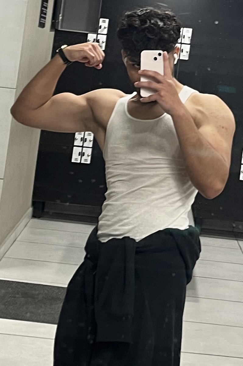 TheRealAlanRodd's tweet photo. para 4 meses, ya me siento bastante cómodo como estoy ahorita.

Siento que ya fueron muchas pesas, ahora toca hacer pesos. https://t.co/BxfDGkMOfq