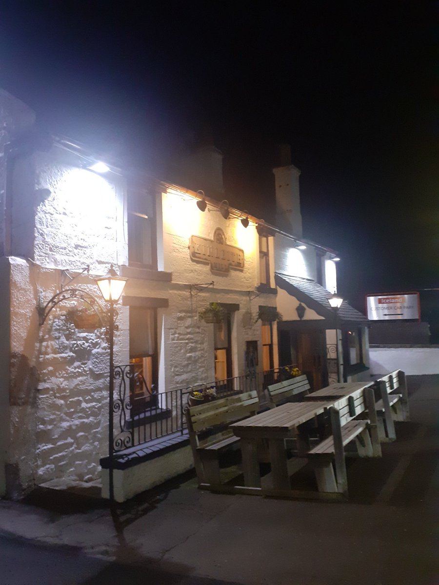 sandymb1956's tweet photo. Just a pic of Kinleith Mill Bar #JuniperGreen #Edinburgh lit up in the dark. #pubs #pubsinedinburgh
🍺🥃🍷 https://t.co/cJXSgt0cER