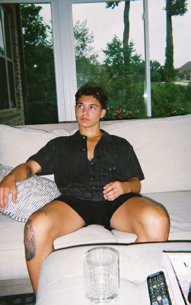 dirtydelinquent's tweet image. aaron hernandez 

5’5 highschool delinquent. bratty bottom. limitless. ms. all kinks welcome