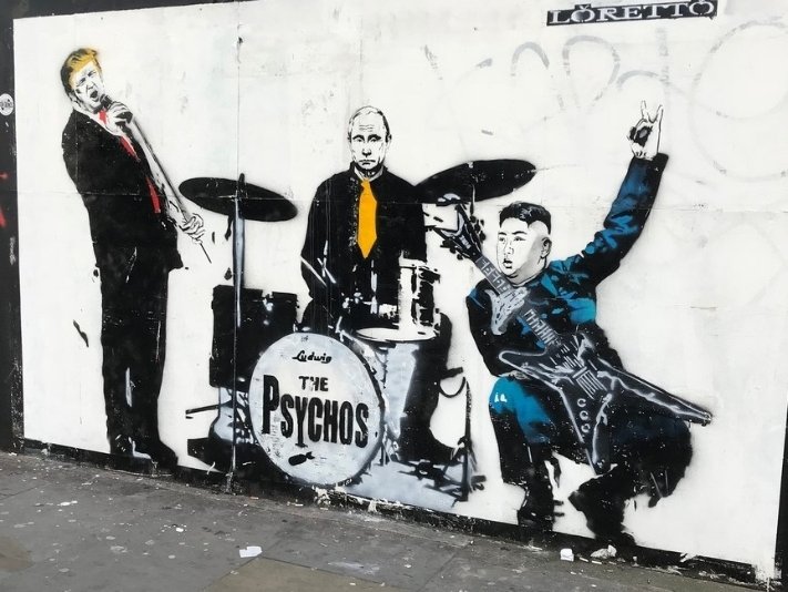 FacciniMyriam's tweet image. The group is reunited... that&apos;s it. 
The Psycho mural : satirical street art in London targets world leaders. 
#StreetArt #RipHumanity