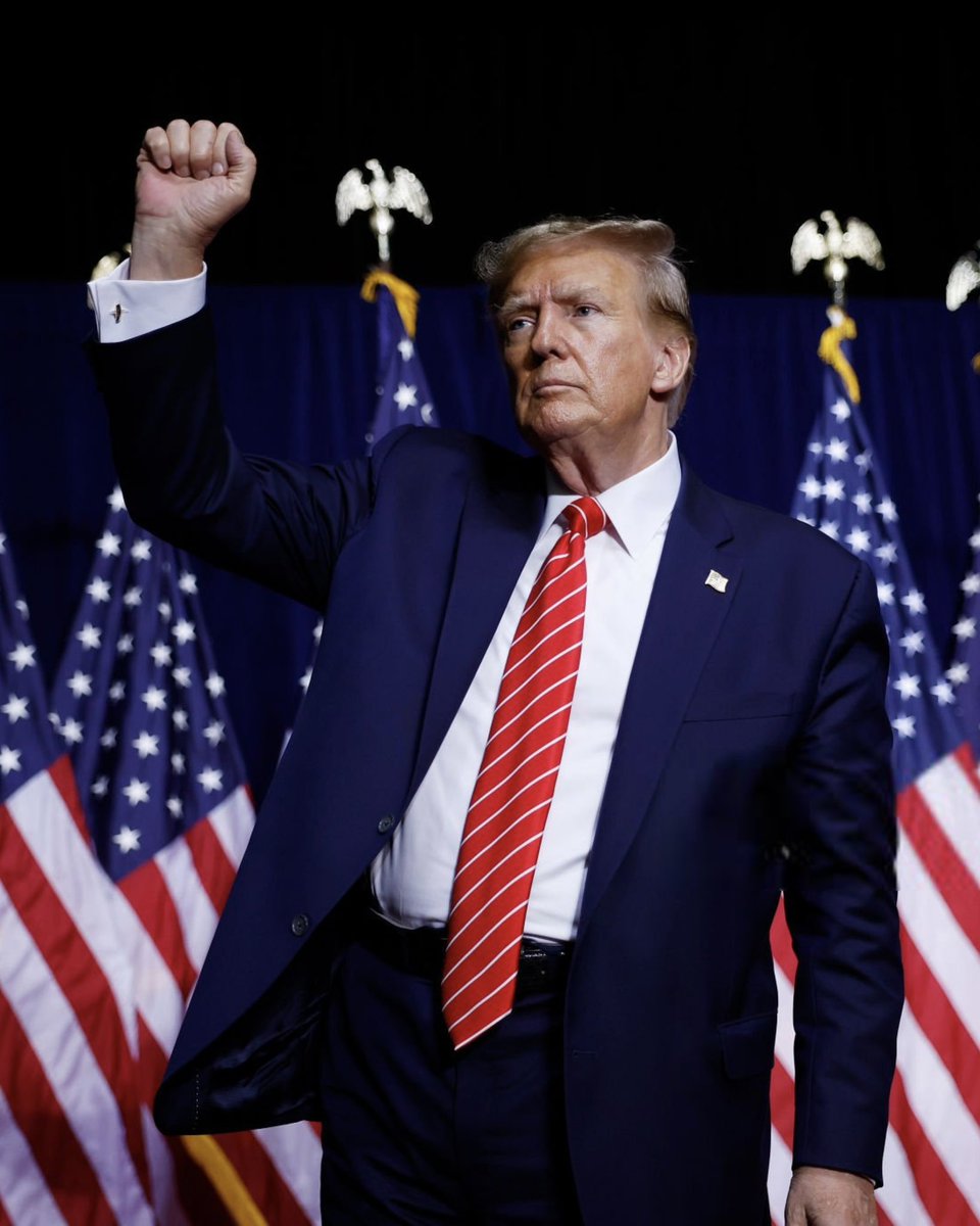 TendenciaDepor's tweet image. "Donald Trump"

Porque le rompió bien el ojete al partido democráta de Kamala Harris y se convirtió en el nuevo presidente de los Estados Unidos. Quería ser la primera mujer presidenta y lo único que hizo fue comer pija republicana, cogió como un toro Donald, alta putita Kamala.