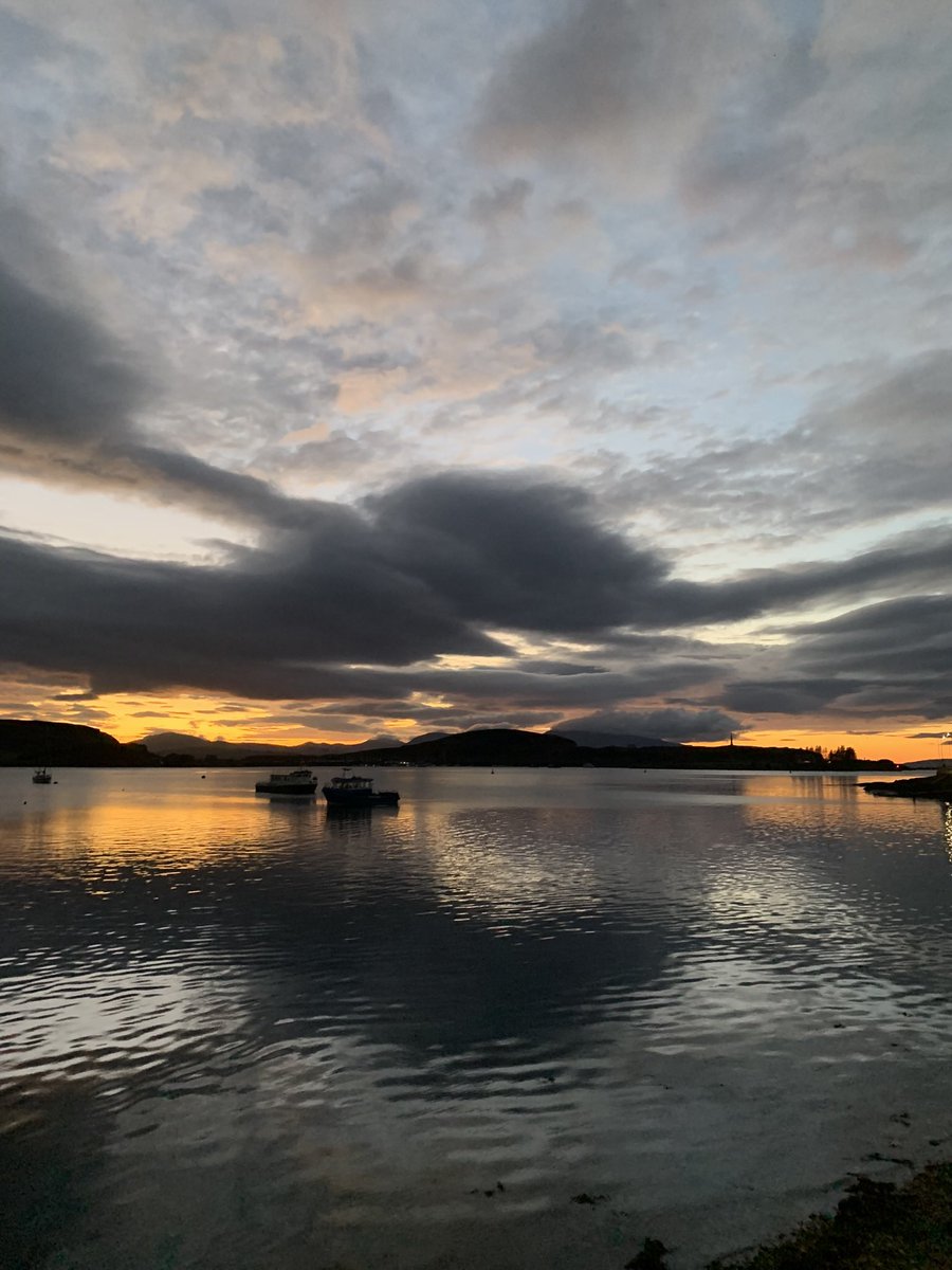 jriddalls's tweet photo. @Nick_Pettigrew I’m no photographer, this winter sunset off the west coast of Scotland looking out to the Hebrides did all the work! https://t.co/FganoSwthF