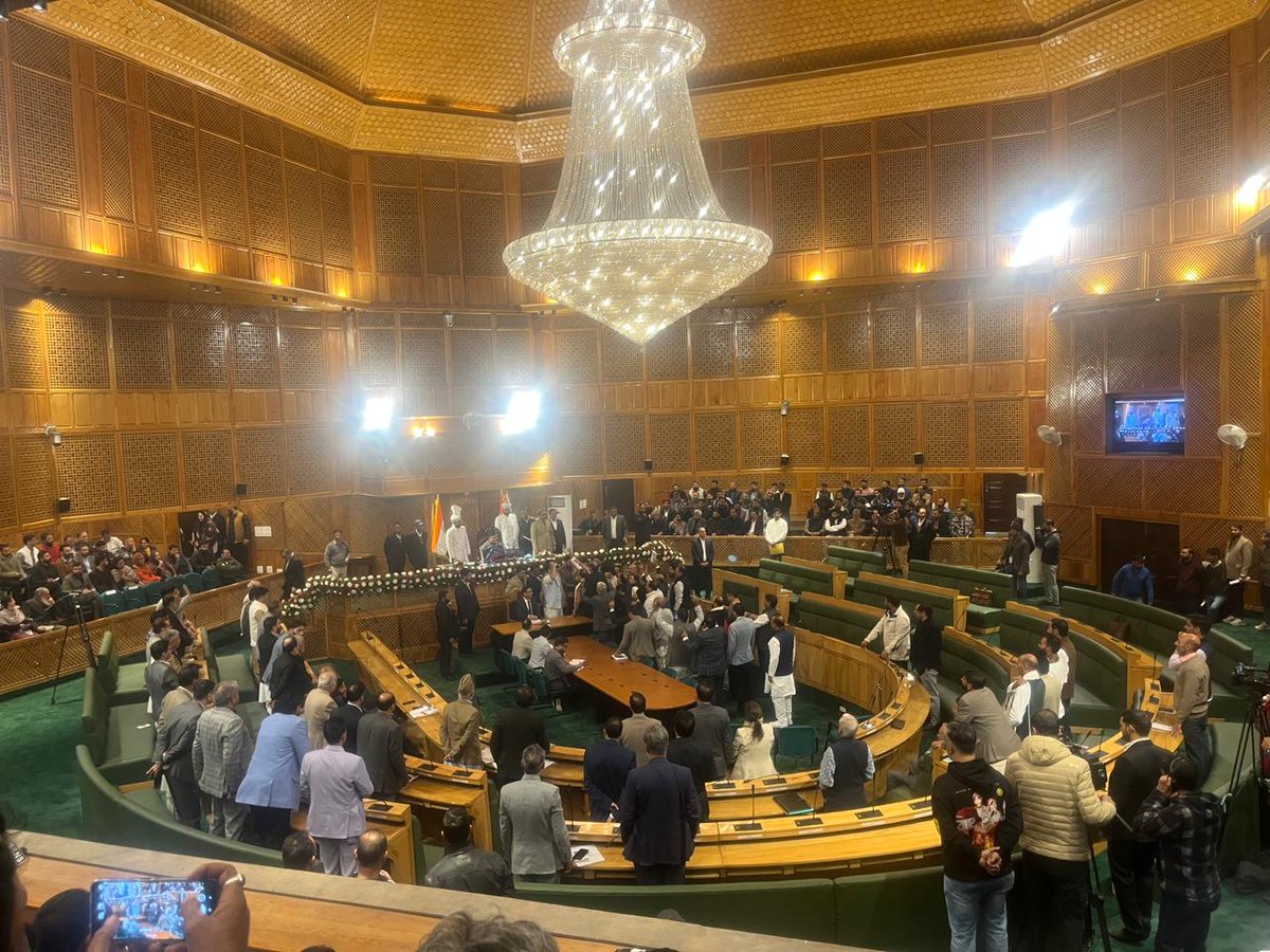 uniindianews's tweet image. J&amp;amp;K Assembly session resumes, #BJP legislators raise #slogans against resolution, raise slogans against Speaker