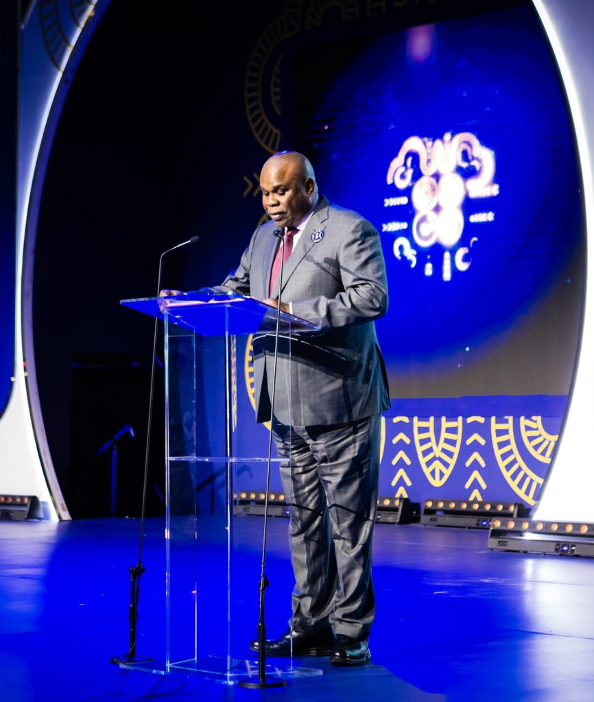 afreximbank's tweet photo. To tackle the continent’s $240 billion energy investment gap, Afreximbank, with APPO, has founded the 𝐀𝐟𝐫𝐢𝐜𝐚 𝐄𝐧𝐞𝐫𝐠𝐲 𝐁𝐚𝐧𝐤 (AEB) – with an initial $5 billion in authorized capital. Set to open in early 2025, AEB will back Africa’s transition to sustainable, self-sufficient energy.

Afreximbank also envisions the Gulf of Guinea as a refining powerhouse, exporting refined products to global markets, with the @papss_africa allowing African nations to transact in local currencies, reducing forex pressures and stabilizing economies.