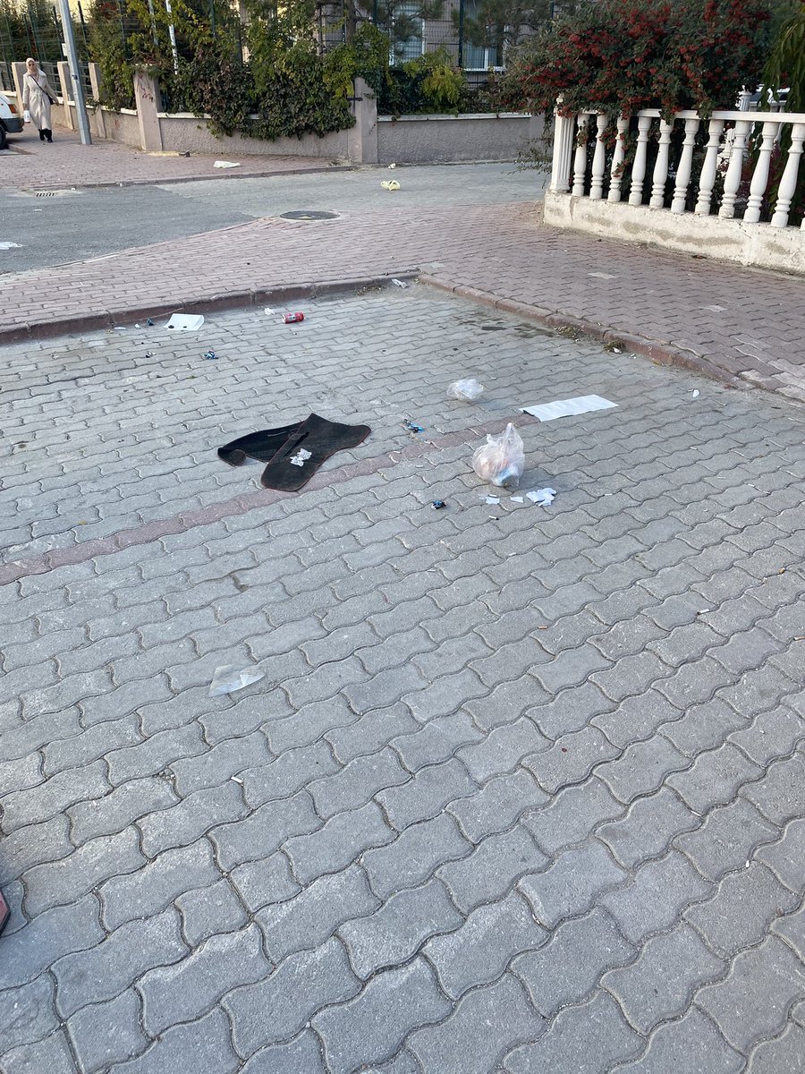 Sayın <a href="/u_ibrahim_altay/">Uğur İbrahim Altay</a> güzel konyamızı bu hale getirenlere sayın <a href="/tanjuozcanchp/">Tanju ÖZCAN</a> ın yaptığı gibi cezai işlem yaparsanız güzel konyamızı kimse kirletemez