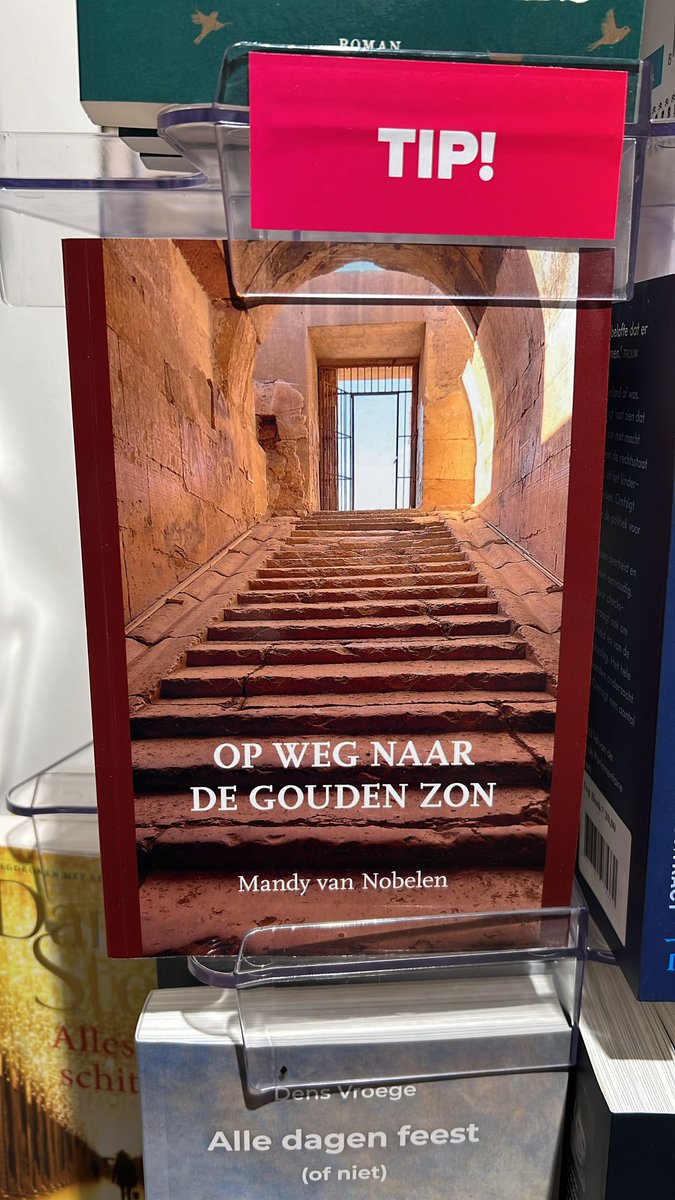 En dan komt er een waanzinnige recensie voorbij waarop ik oprecht rete-trots ben. Die van Mery Tode

hebban.nl/boek/op-weg-na…