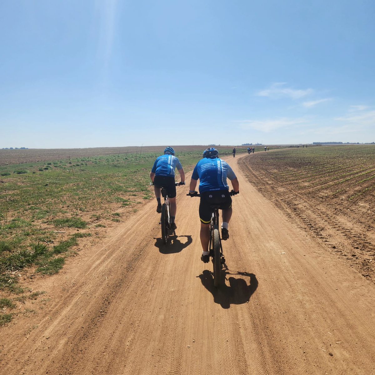 Eurocool1's tweet photo. Our MD and Middelburg sales rep hit the trails at the ALZU Mountain Bike Race this past weekend, joined by our incredible customers! 🚵‍♂️🌄 It was a fantastic day of teamwork, endurance, and bonding over shared challenges. Proud to support each other both on and off the track! https://t.co/ER6eppqtkl
