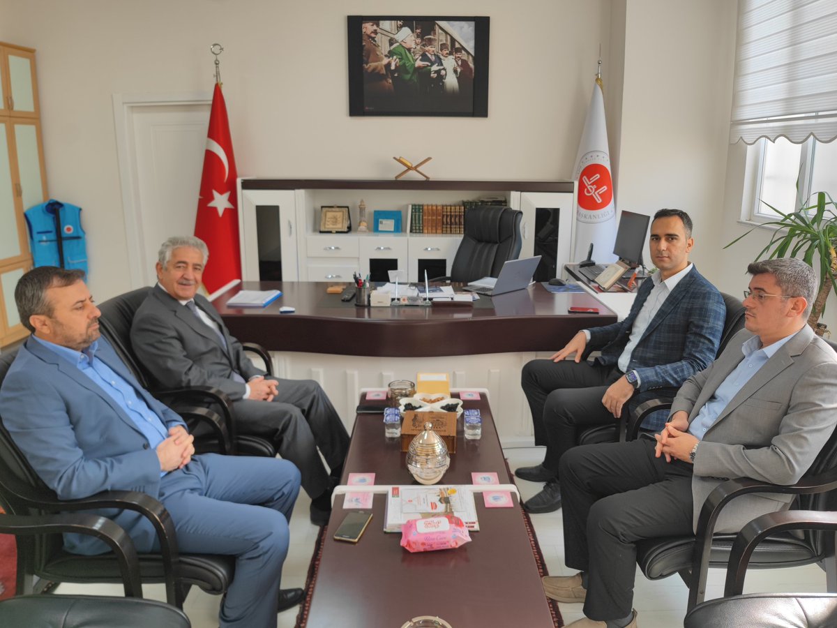 adiymanmuftuluk's tweet photo. Adıyaman /Samsat Kaymakamı Yaşar Artar,Adıyaman İl Müftümüz Dr. Mevlüt Haliloğlu'nu ziyaret etti. 

Ziyaret sırasında, müftülüğün ilçede yürütmeyi planladığı projeler ve dini hizmetlerin geliştirilmesine yönelik fikir alışverişinde bulunuldu.
@DrMHaliloglu https://t.co/Pe8GNXB8hf