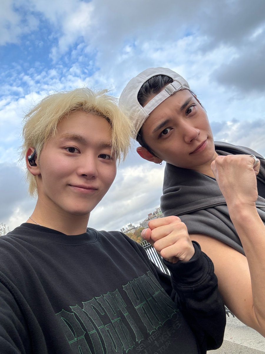 승관아 진짜 보고싶었어ㅠㅠ
잘 지내고 있는 것 같아서 다행이다..🥹
내가 많이 사랑해