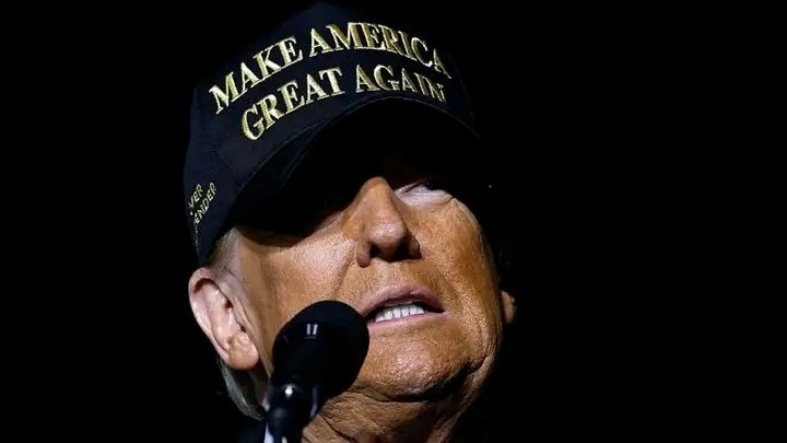 C'est Officiel, Donald John Trump devient le 47e présidentiel des États Unis après une élection présidentielle très serrée. À 78 ans, cet extrémiste a promis une politique coriace contre les migrants illégaux, les criminels et le mouvement woke qui envahit les États Unis.
