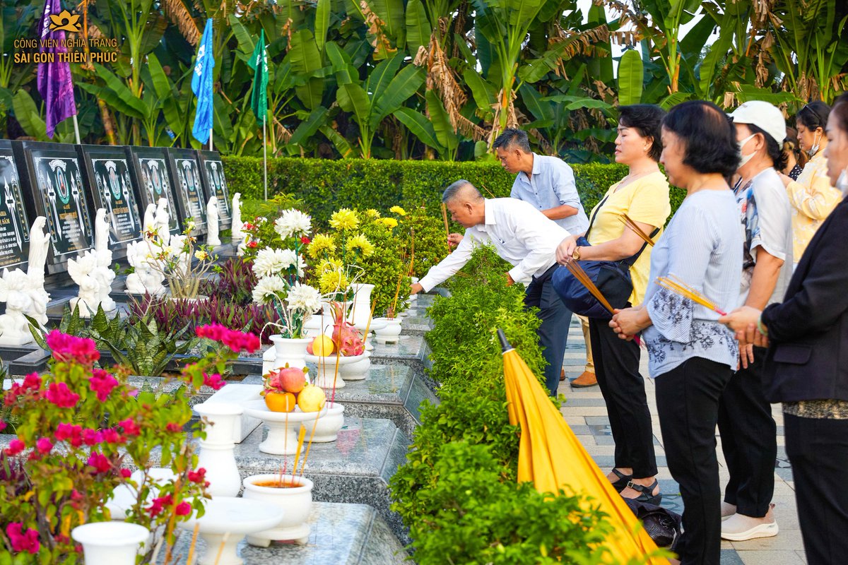saigonthienphuc's tweet photo. 📷 NHÌN LẠI SỰ KIỆN ĐÁNG NHỚ TẠI SÀI GÒN THIÊN PHÚC: THÁNH LỄ CẦU CHO CÁC ĐẲNG LINH HỒN 📷
Ngày 02/11 vừa qua, Công viên Nghĩa trang Sài Gòn Thiên Phúc đã tổ chức Thánh Lễ Cầu Cho Các Đẳng Linh Hồn đầy thiêng liêng và xúc động. https://t.co/v1jNv3Fjk6